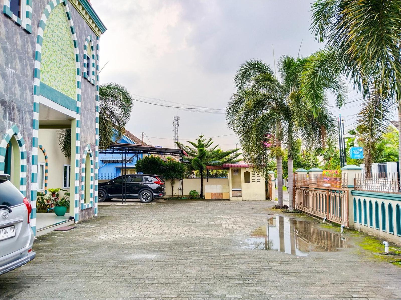 Grand Shaqilla Syariah Otel Deli Tua Dış mekan fotoğraf